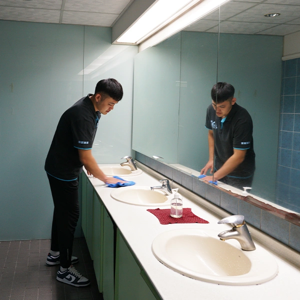 公共空間清潔(含洗手間、茶水間、會議室等)。